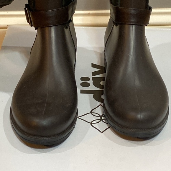 EUC Womens DAV Rain boots Size 9 - Originally $99 - Picture 6 of 7